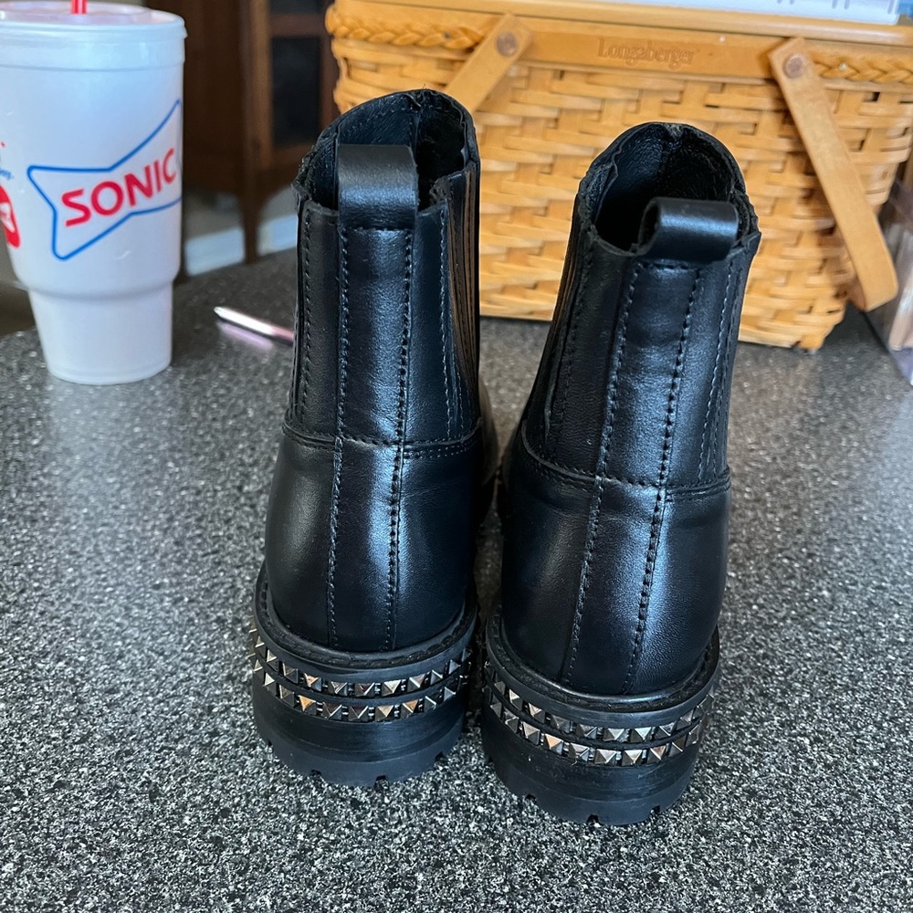 Steve Madden lug boots
